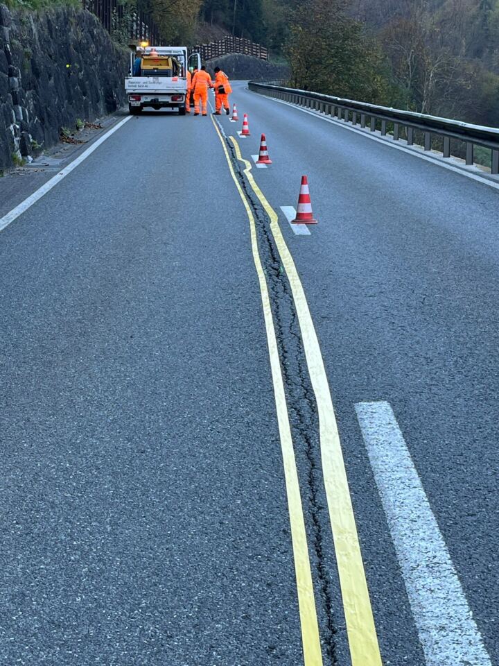 Fahrbahnreparatur RSAG vorher