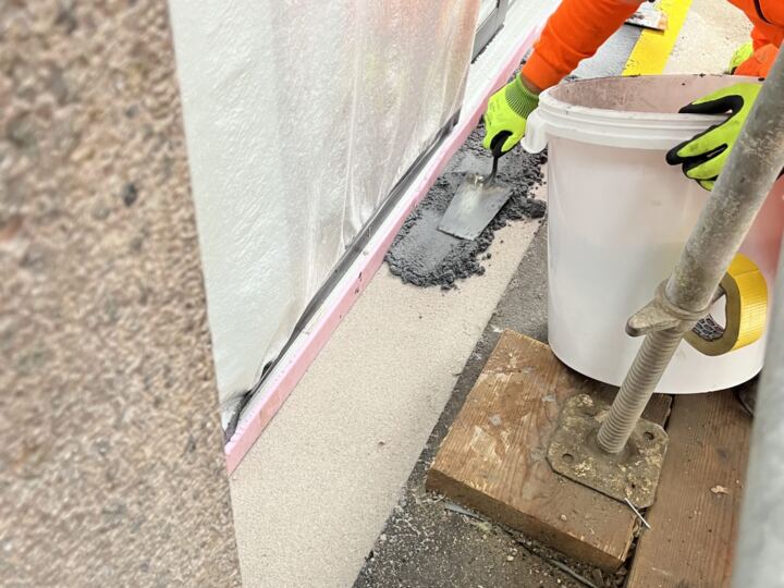 RSAG Nord: Anschlussdetail von Belag zu Fassade